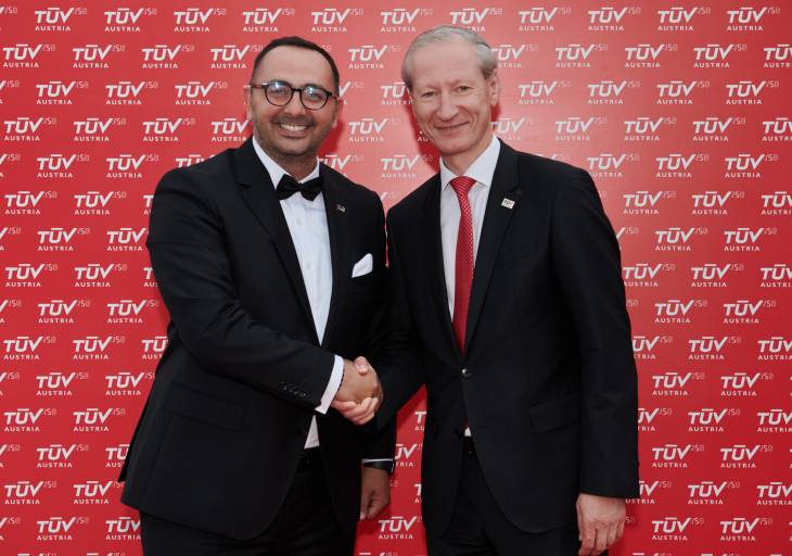 Serhat Yediel, Gründer und TÜV Austria SyberCode Geschäftsführer (links, im Bild mit TÜV Austria Group CEO Stefan Haas).