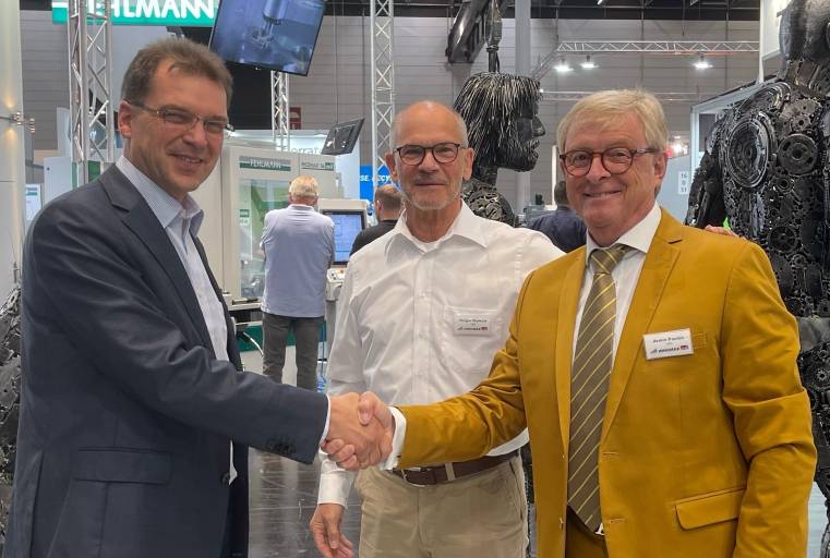 Innomax startet mit einem neuen Manager durch: DI Gerhard von Kulmiz (links) und Armin Paulus (rechts) mit Holger Kerkow (Mitte).