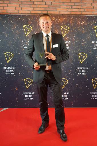Johann Martin, EWM-Standortleiter in Ibbenbüren, nahm den Preis für den Lichtbogenschweißtechnik-Hersteller entgegen.