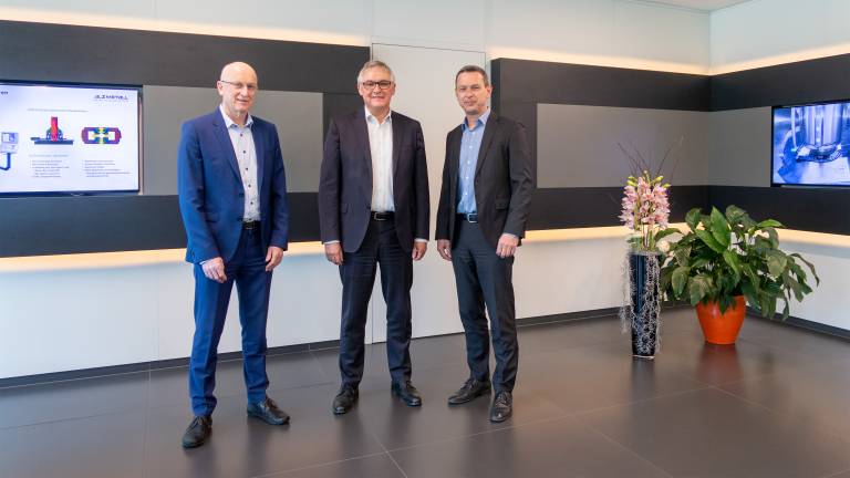 Neue Leitung bei Alzmetall (v.l.n.r.): Klemens Riedl (Geschäftsführer), Michael Ebeling (Vorsitzender der Geschäftsführung) und Hartmut Kälberer (Geschäftsführer).