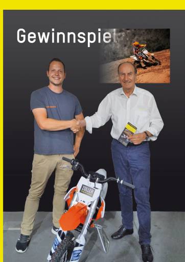 Als Gewinner der Verlosung eines vollektrischen KTM SX E5 Motocross-Bikes wurde Florian Krammerbauer gezogen – im Bild mit Ing. Wolfgang Huemer (rechts), Geschäftsführer von Zoller Austria, bei der Übergabe des Gewinnes.