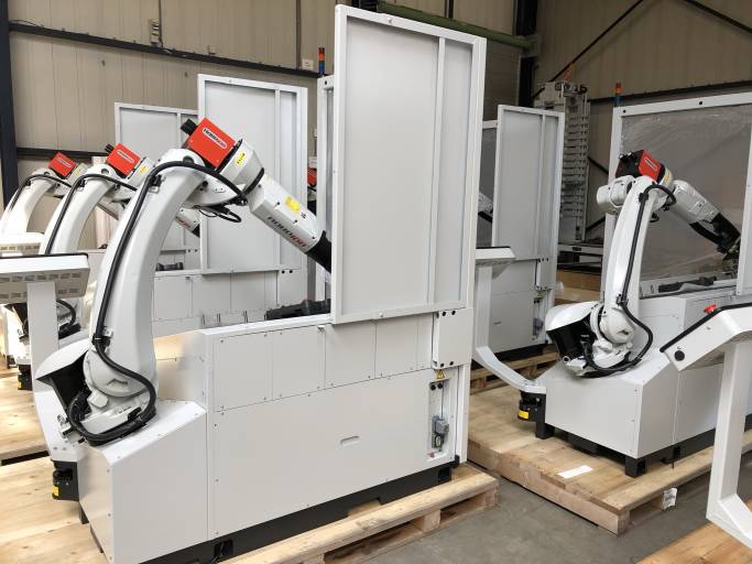 Viele Kunden erkennen, dass die Produktion und Kapazität wesentlich durch Roboter erhöht werden kann. Robojob hat hierfür die passenden Lösungen.