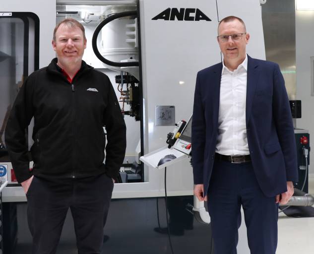 Edmund Boland (links) übergibt die Rolle des General Manager Europe bei Anca an den derzeitigen Sales Manager Europe Martin Winterstein. 