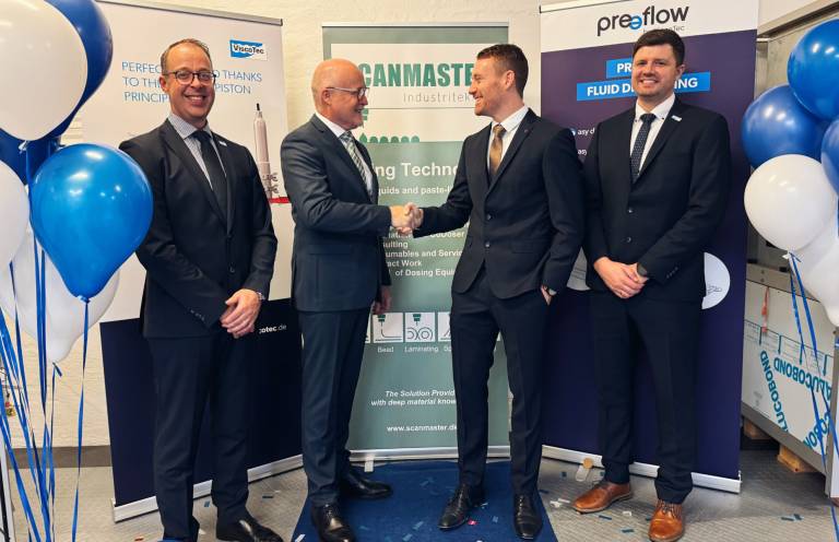 Andreas Niedermeier, Henning Pedersen, Franz Kamhuber und Josef Donislreiter (v.l.) bei den Feierlichkeiten zur neuen Niederlassung ViscoTec Nordic in Dänemark.
