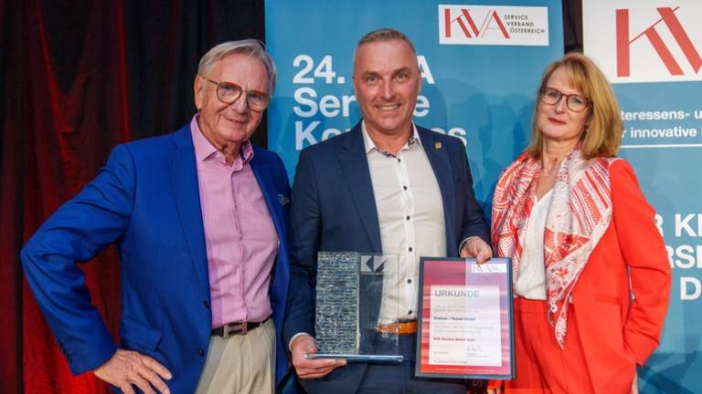 KVA Service Award 2022 Verleihung: Herbert Vock (KVA), Andreas Fuchs (Endress+Hauser), Margot Tschank (KVA). (Bild: Josef Bollwein/KVA)