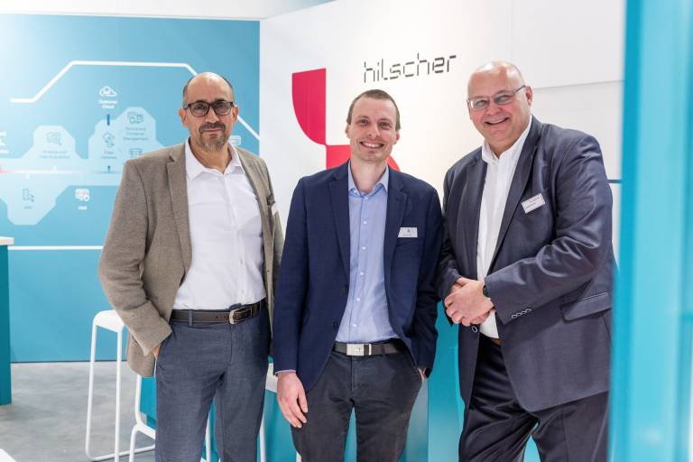 Stefan Angele, Jörg Klenke und Jörg Zimmermann auf dem Messestand von Hilscher im Gespräch über die verstärkte Partnerschaft der beiden Unternehmen.