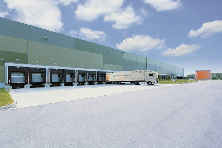 Lapp erweitert und modernisiert das Logistikzentrum in Ludwigsburg. Es ist die größte Einzelinvestition der Firmengeschichte. (Bilder: Lapp)