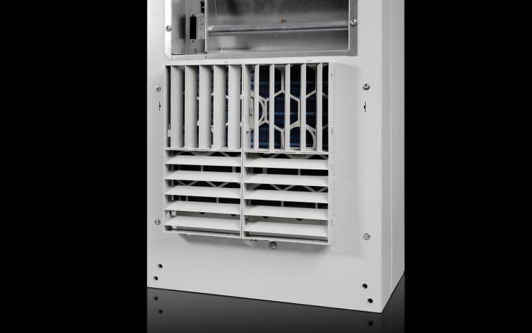 Die Luftumlenkung lässt sich dank werkzeugloser Montage einfach am Kühlgerät anbringen. Außerdem kann sie flexibel nach links, rechts, oben oder unten ausgerichtet werden.