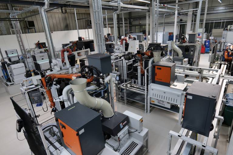 Die hochautomatisierte Fertigung sichert die hohe Produktqualität und leistet einen wesentlichen Beitrag zur Wettbewerbsfähigkeit. (Bilder: Fischer & Kaufmann)