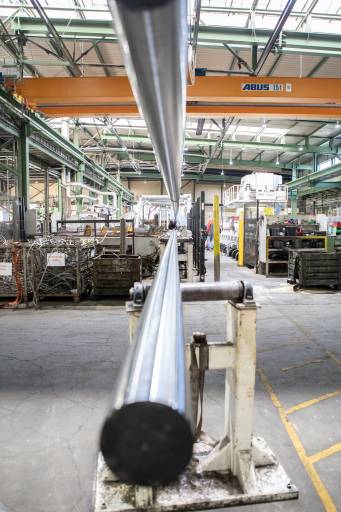 Bis zu 25 Meter lang sind die Dornstangen, die bei der GeisslerWista GmbH in Witten (D) bearbeitet werden.