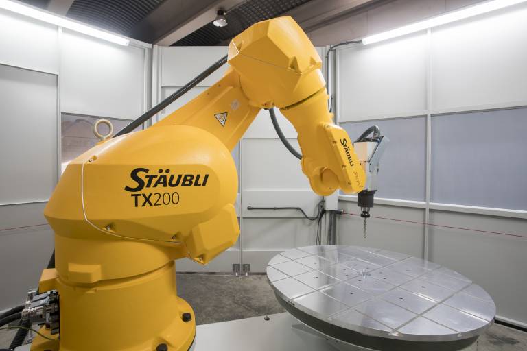 Das leistungsstarke und echtzeitfähige Interface ermöglicht die Kombination von Stäubli-Roboter-, CNC- und Scanner-Steuerung.
