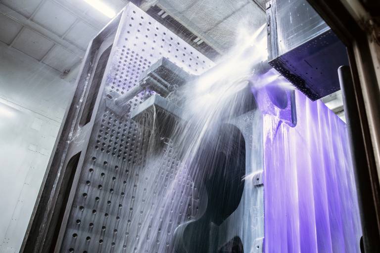 Bei der Gussbearbeitung kommt im Engel-Großmaschinenwerk ausschließlich der Kühlschmierstoff Prexut Fluid A 10 20 E von PHI OIL zum Einsatz. (Bilder: x-technik)