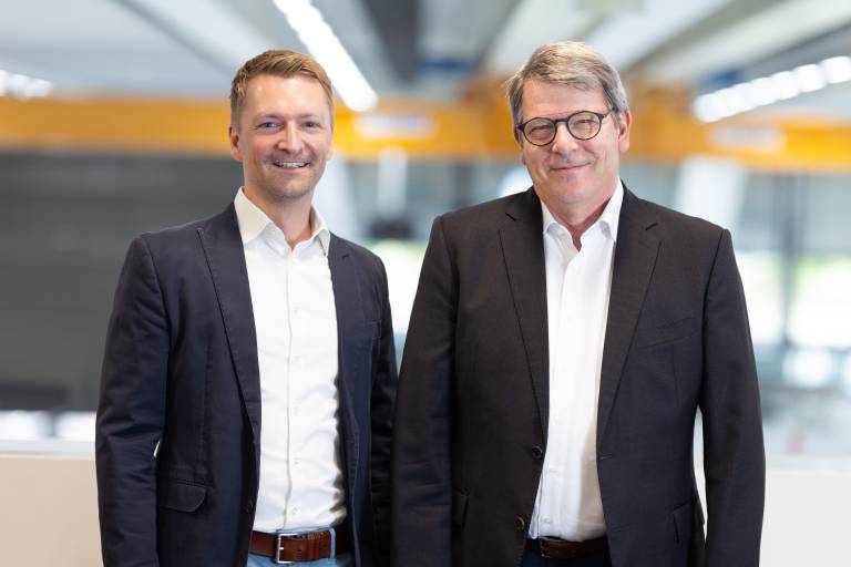 Jean-Paul Seuren, Managing Director TDM Systems, und Holger Langhans, Managing Director Comara, freuen sich über den Zusammenschluss ihrer Unternehmen.