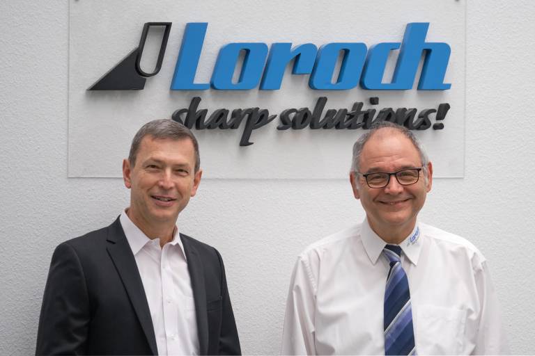 Staffelstabübergabe bei Loroch: Dr. Roland Loroch (rechts) übergibt die Geschäftsleitung des Unternehmens, das zur Vollmer Gruppe gehört, an Hartmut Kälberer (links).