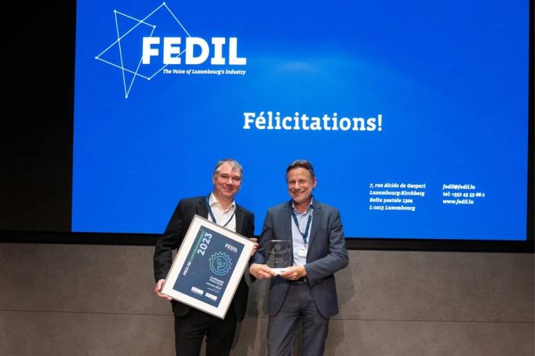 Ceratizit erhielt den den Prix de l’Environnement 2023 des luxemburgischen Industrieverbandes FEDIL: v. l. n. r.: Ralph Useldinger, Head of Group Analytics and Fundamental R&D, und Vorstandsmitglied Frank Thomé bei der Preisverleihung.