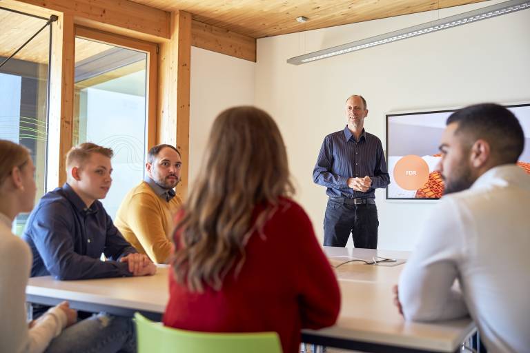 1zu1 taucht bei Workshops mit den Kunden in die Welt der Additiven Fertigung ein. (Foto: Darko Todorovic)