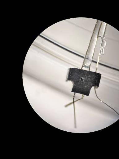 Die Komplexität des Designs erforderte präzise Abmessungen, darunter Öffnungen für die Elektroden mit einem Durchmesser von nur 110 µm in einem Teil, das lediglich 2,7 mm breit war.