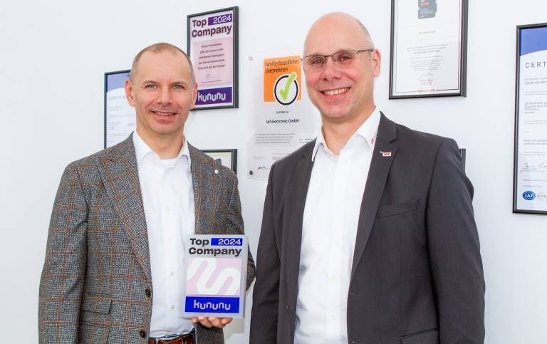 Die beiden Geschäftsführer Dirk Neuhaus (rechts) und Christian Fiebach freuen sich über die erneute Auszeichnung als „Top Company“.
