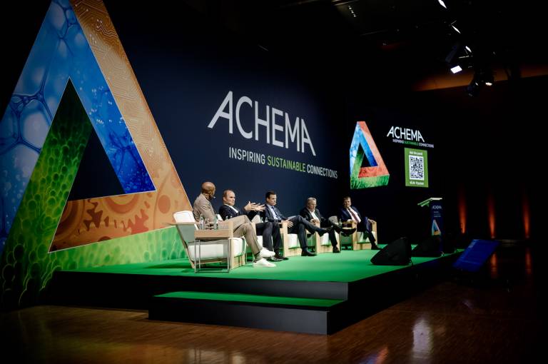 Im Mittelpunkt des diesjährigen Achema-Auftakts wird die Frage stehen, wie sich die Prozessindustrie in einer Welt im Wandel erfolgreich positionieren kann. (Bild: Dechema e.V./Markus Püttmann)