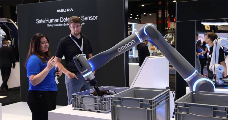 Auf der Automate-Messe wurde das zukünftige Potenzial der neuen kognitiven Roboterserie OMRON iCR in 3D-Demonstrationen zum Bin-Picking vorgestellt.