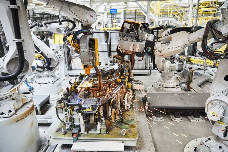 ABB liefert über 1.300 Roboter inklusive Funktionspaketen für die nächste Generation von Elektrofahrzeugen an Volvo Cars.