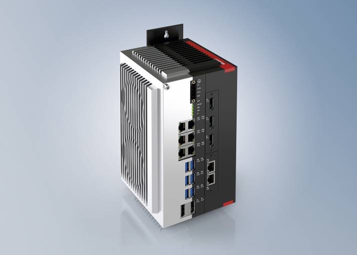 Der Ultra-Kompakt-Industrie-PC C6043 bietet trotz seiner geringen Abmessungen ausreichend Platz für die Ab-Werk-Integration einer externen Grafikkarte.