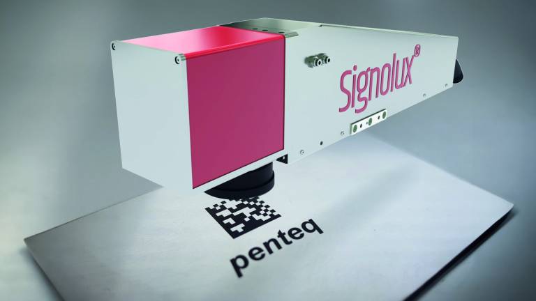 Das UKP-Lasersystem Signolux® von Penteq (im Bild das Integrationskit) ermöglicht mit dem UltraBlack Marking-Verfahren kontraststarke, tiefschwarze und dauerhafte Beschriftungen auf Metall, Glas und verschiedenen Kunststoffen.