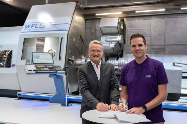 Vertragsunterzeichnung mit CEO Norbert Jungreithmayr (WFL Millturn Technologies) und Marcel Klinkhardt (Siemens Energy. rechts).