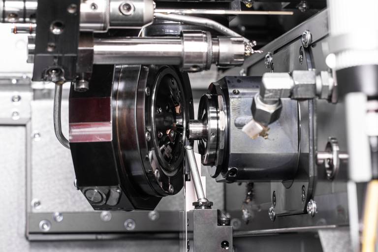 Die Traub TNL20 ermöglicht produktives Langdrehen und Kurzdrehen für Werkstücke mittlerer und hoher Komplexität von der Stange oder mit integrierter Roboterzelle.