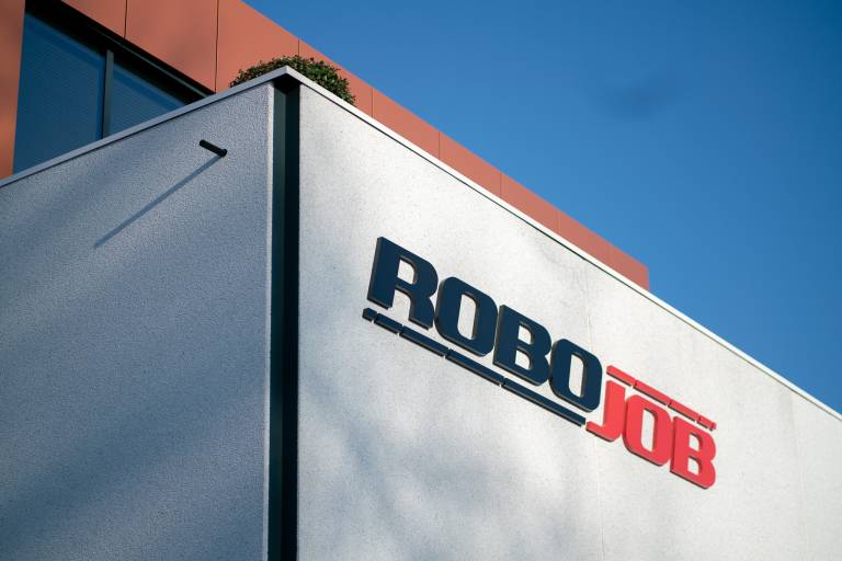RoboJob bietet ein umfangreiches Portfolio im Bereich der CNC-Automatisierung und langjährige Erfahrung bei Installation und Service. 