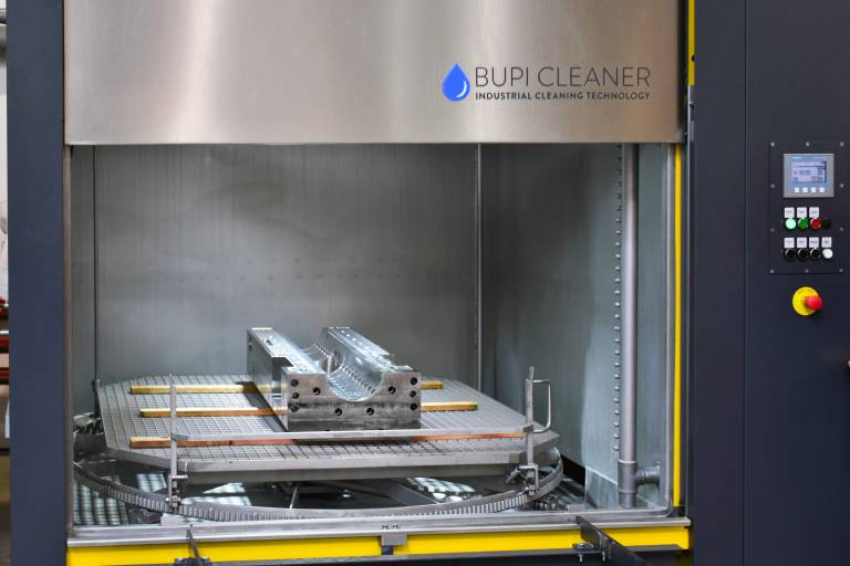 Die Reinigung der schweren und komplexen Teile erfolgt in einer Spritzreinigungsanlage Bupi Cleaner Powertec des österreichischen Premiumherstellers Bupi Golser Maschinenbau GmbH.